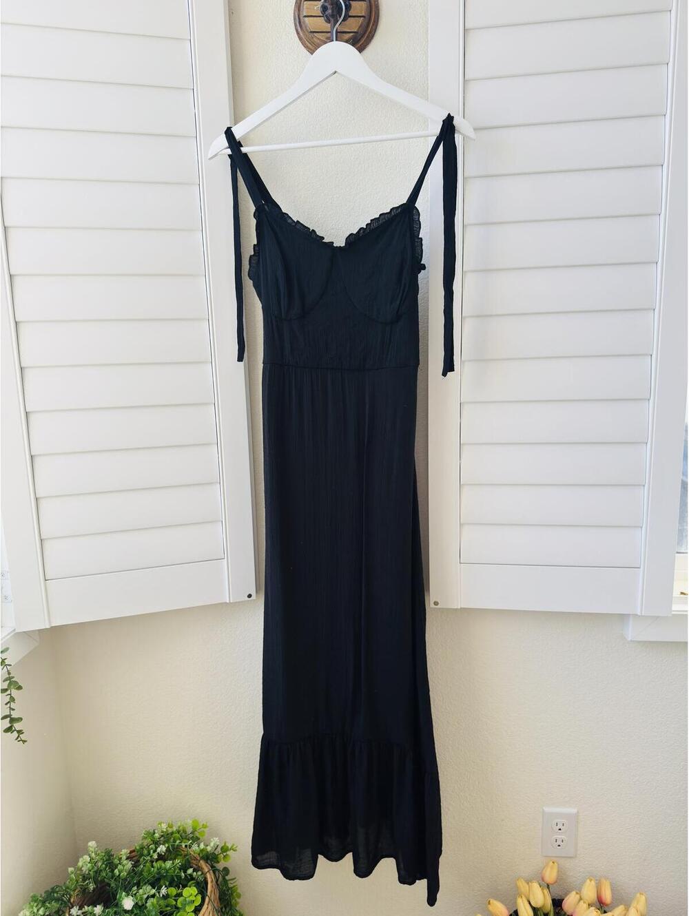 Just Found Black Tie Strap Smocked Maxi Dress - Size M